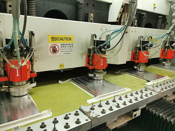 雙面板數(shù)控鉆孔